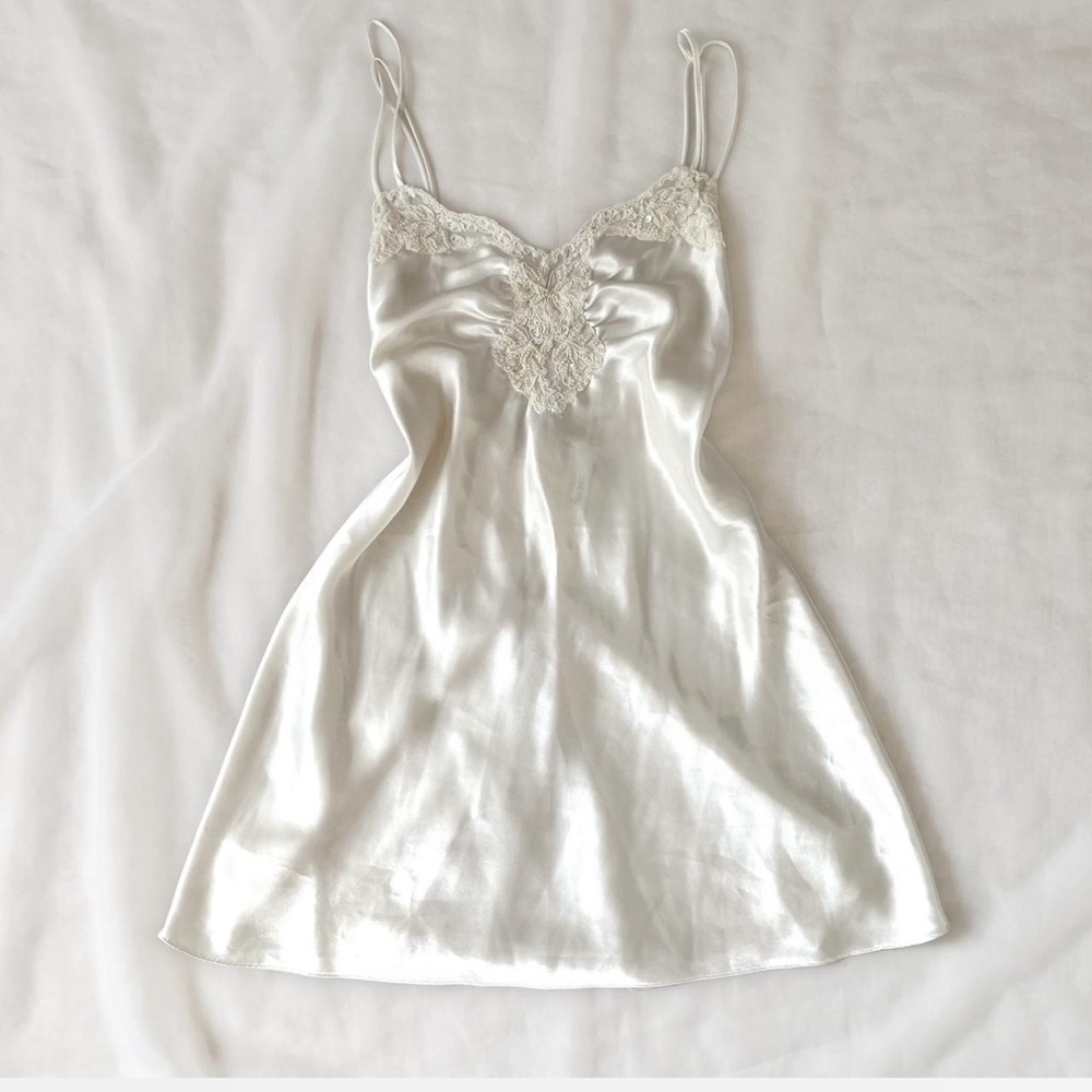 Victoria's Secret Gold Label Cream White Satin Chemise Slip Short Nightgown